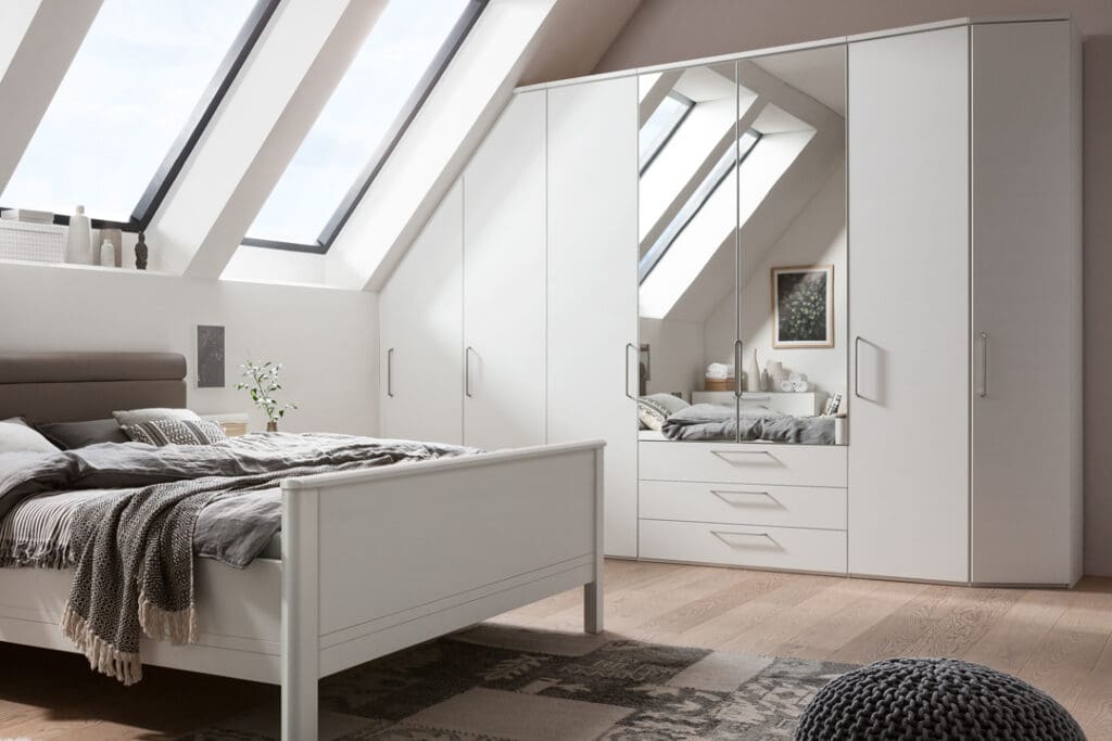 kast onder schuine wand op maat voorbeeld