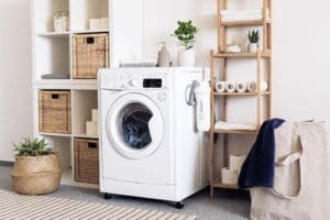 Beddengoed wassen in een wasmachine